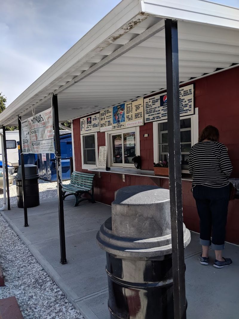 Evelyn's Drive-In - Tiverton