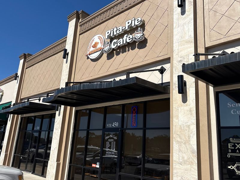 Finding the Café on Dundee Road