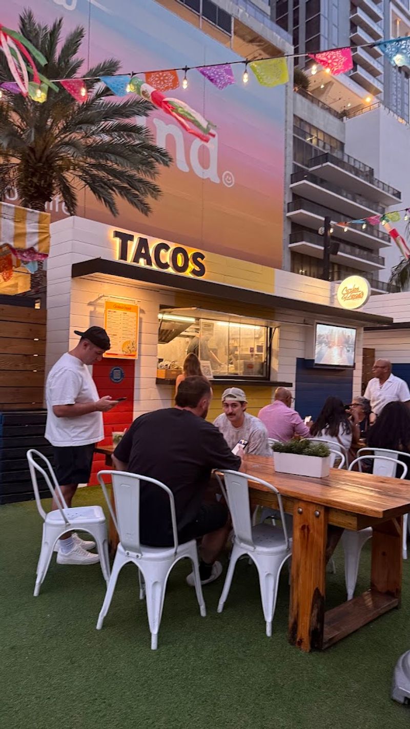 Food Vendors and Trucks: Casual Bites With Real Variety