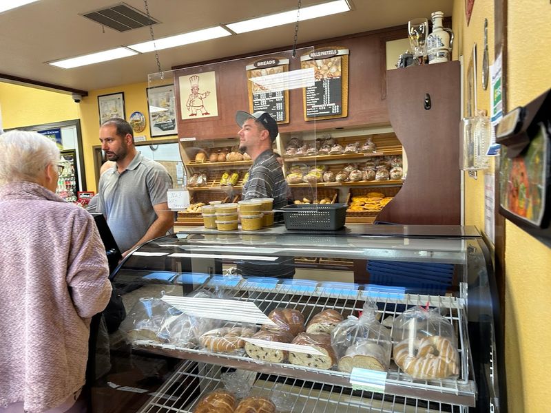 Fresh Bread That Keeps People Coming Back Fresh Bread That Keeps People Coming Back