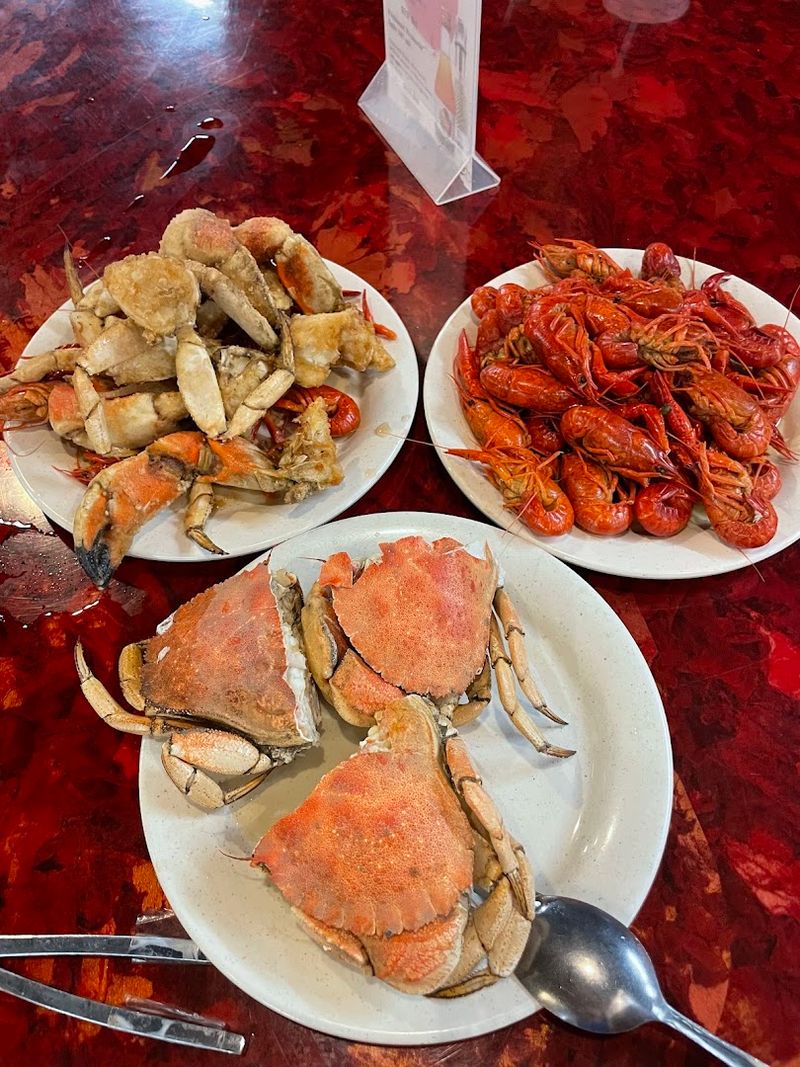 Friday Lobster Night and the Live Tank Experience