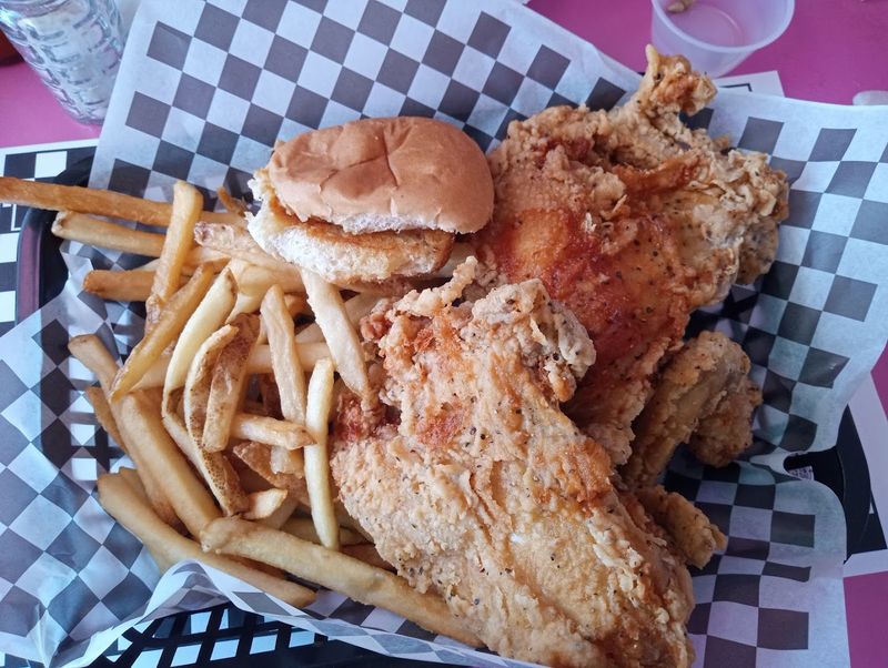 Fried Chicken and Chili That Comfort the Soul