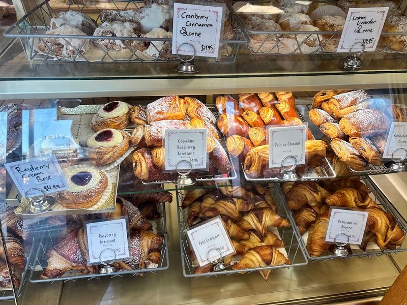 Fruit-Filled Chaussons Worth the Drive