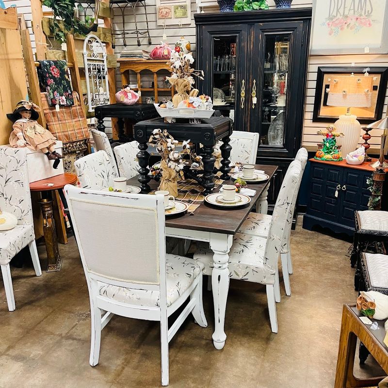 Furniture Finds: The Big Pieces That Stop You in Your Tracks Furniture Finds: The Big Pieces That Stop You in Your Tracks