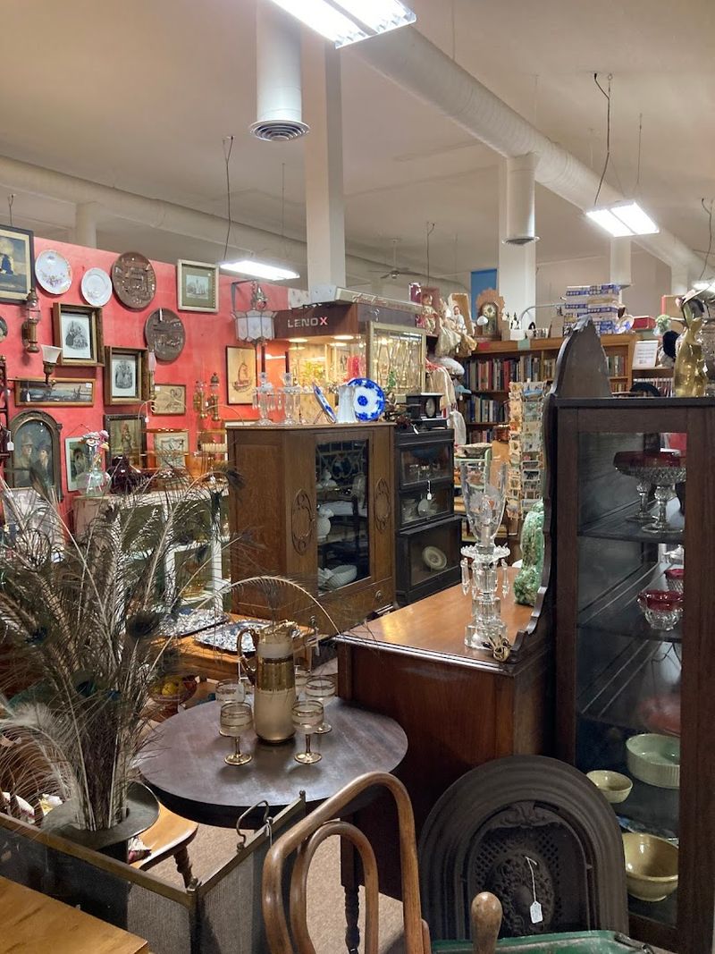 Furniture Hunters Have Plenty to Get Excited About Furniture Hunters Have Plenty to Get Excited About