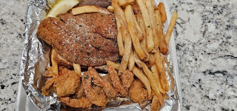 Garlic Parmesan Fries and Other Sides Worth Noting Garlic Parmesan Fries and Other Sides Worth Noting
