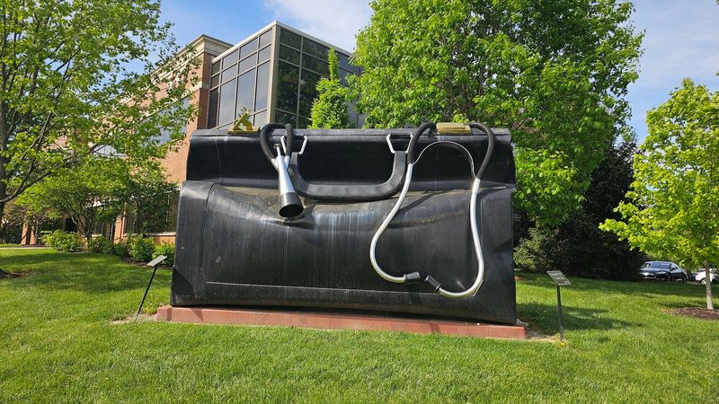 Giant Doctor's Bag & Stethoscope (Newark) Giant Doctor's Bag & Stethoscope (Newark)