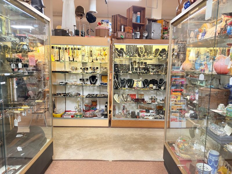 Glassware, Jewelry, and the Smaller Finds That Steal the Show Glassware, Jewelry, and the Smaller Finds That Steal the Show