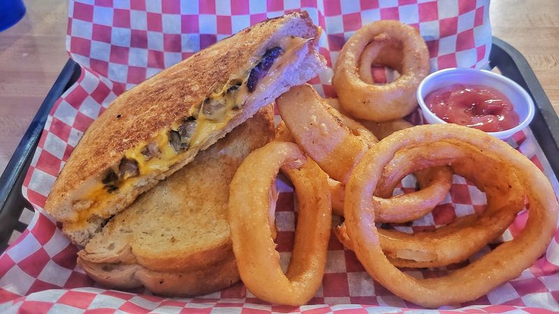 Grilled Cheese Gets a Southern Glow-Up Here Grilled Cheese Gets a Southern Glow-Up Here