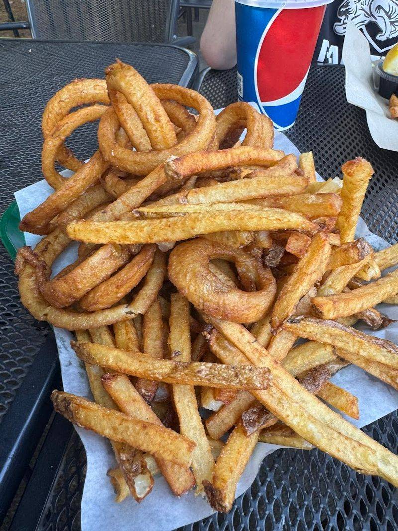 Hand-Cut Fries and Onion Rings Worth the Trip Alone Hand-Cut Fries and Onion Rings Worth the Trip Alone