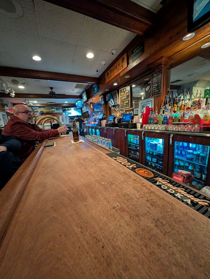 Happy Hour and Hours That Actually Work for Night Owls Happy Hour and Hours That Actually Work for Night Owls