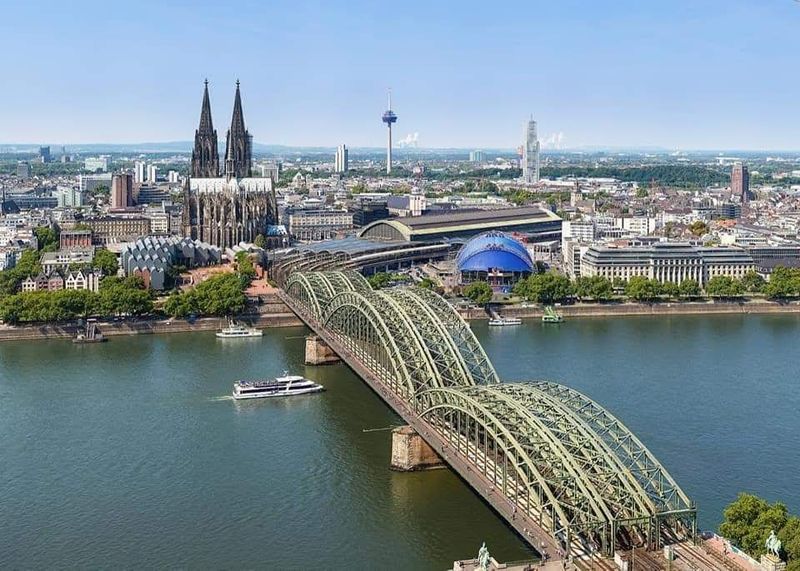 Hohenzollern Bridge, Cologne, North Rhine-Westphalia Hohenzollern Bridge, Cologne, North Rhine-Westphalia