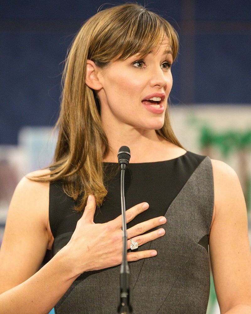 Jennifer Garner – Saxophone Player