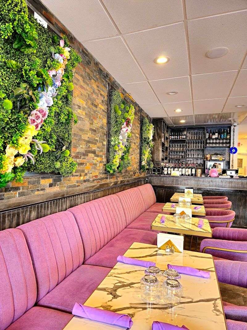 LAVENDER Cafe and Bistro