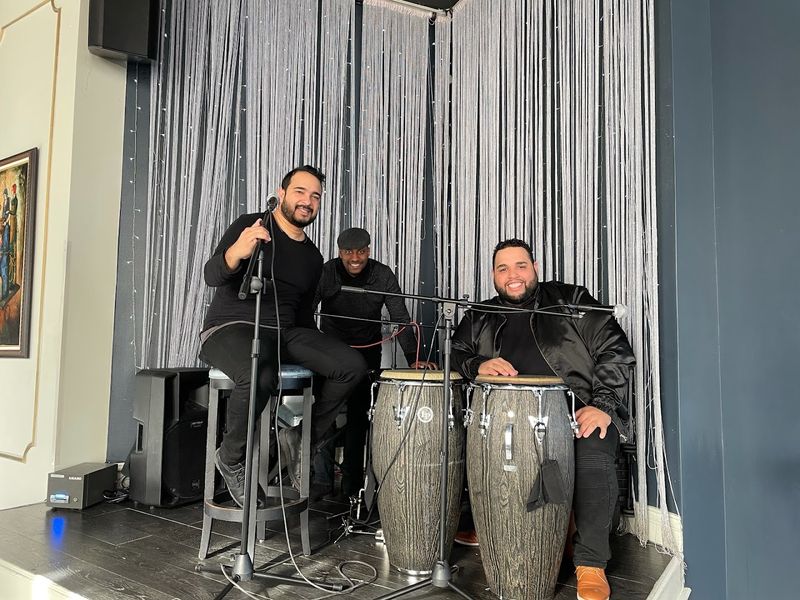 Live Latin Music That Sets the Mood Live Latin Music That Sets the Mood