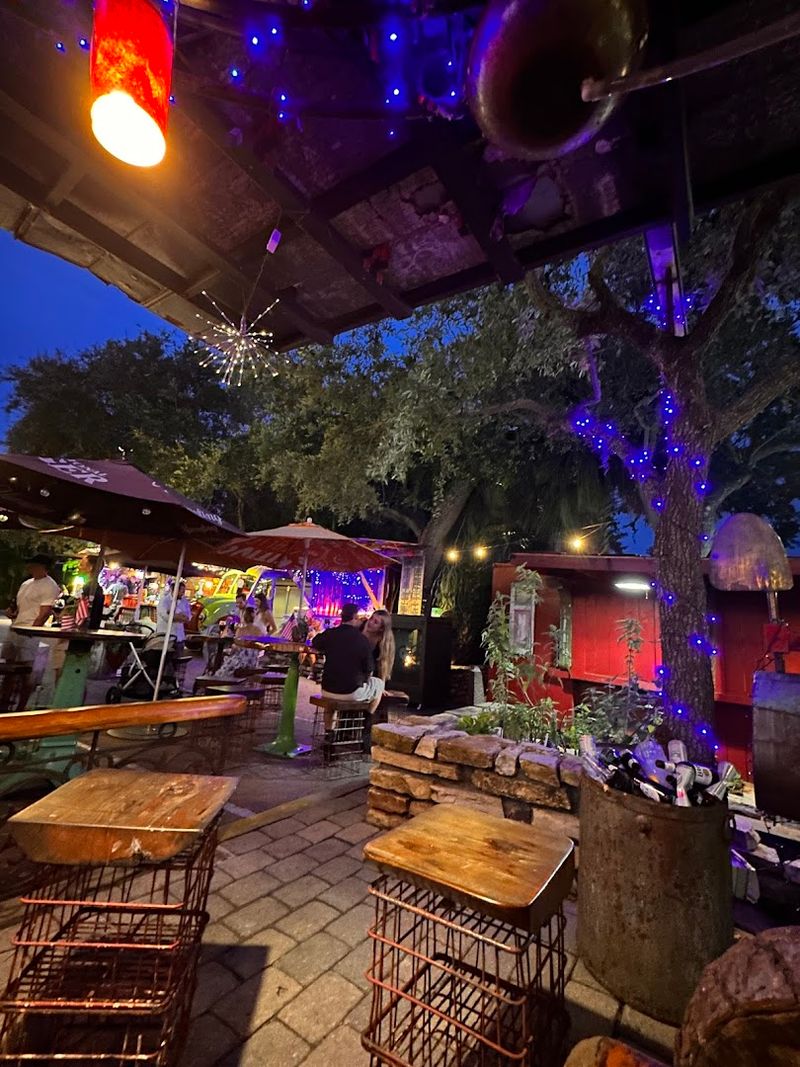Live Music That Makes the Evening Feel Complete Live Music That Makes the Evening Feel Complete