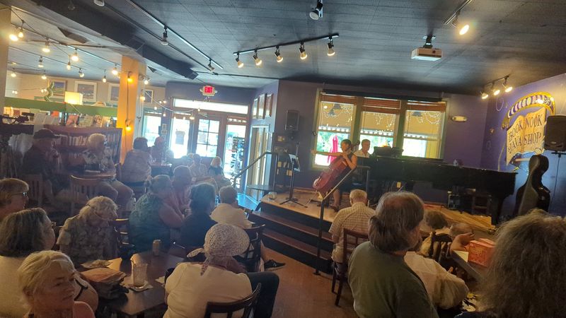 Live Music That Sets the Whole Mood