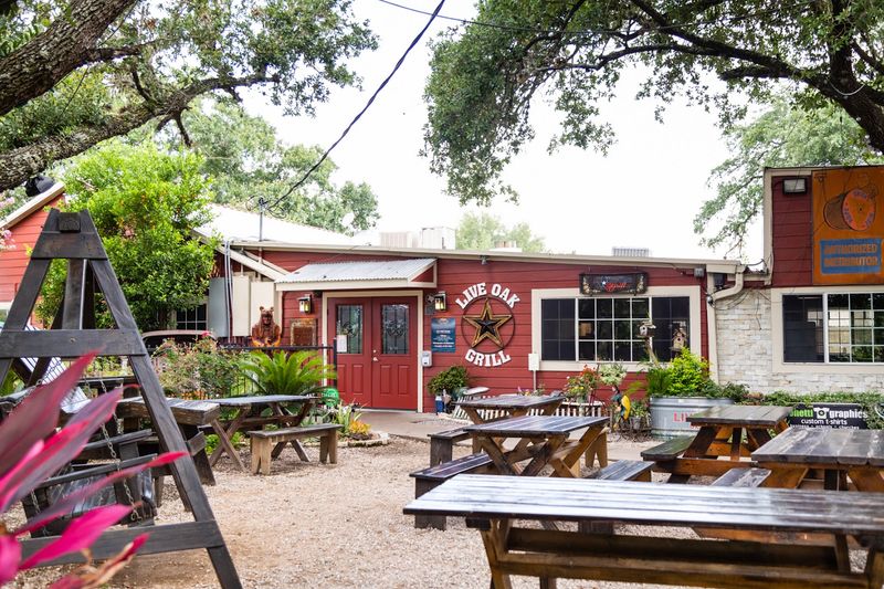 Live Oak Grill in Sugar Land