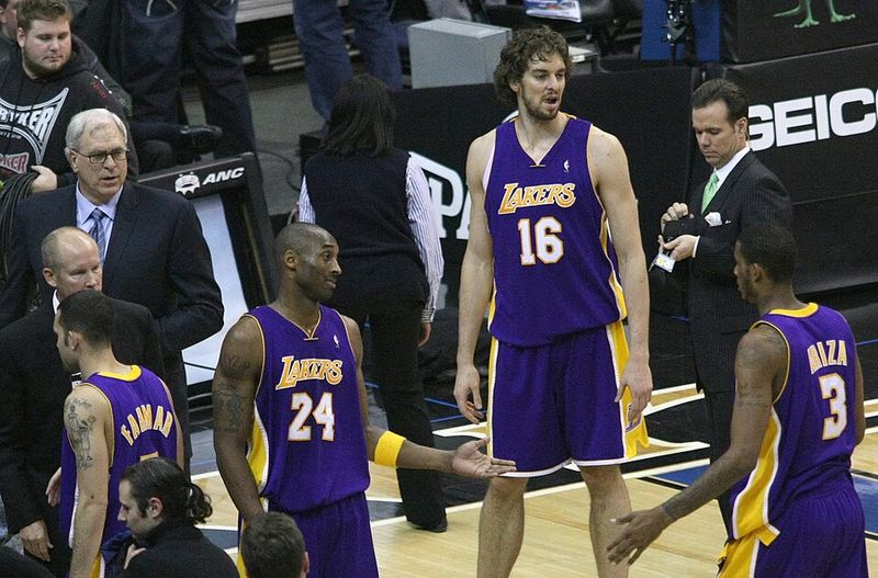 Los Angeles Lakers (NBA) - 17 NBA Championships