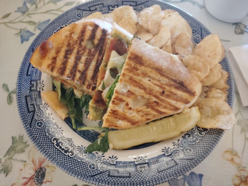 Lunch Plates That Hold Their Own Against Any Competition