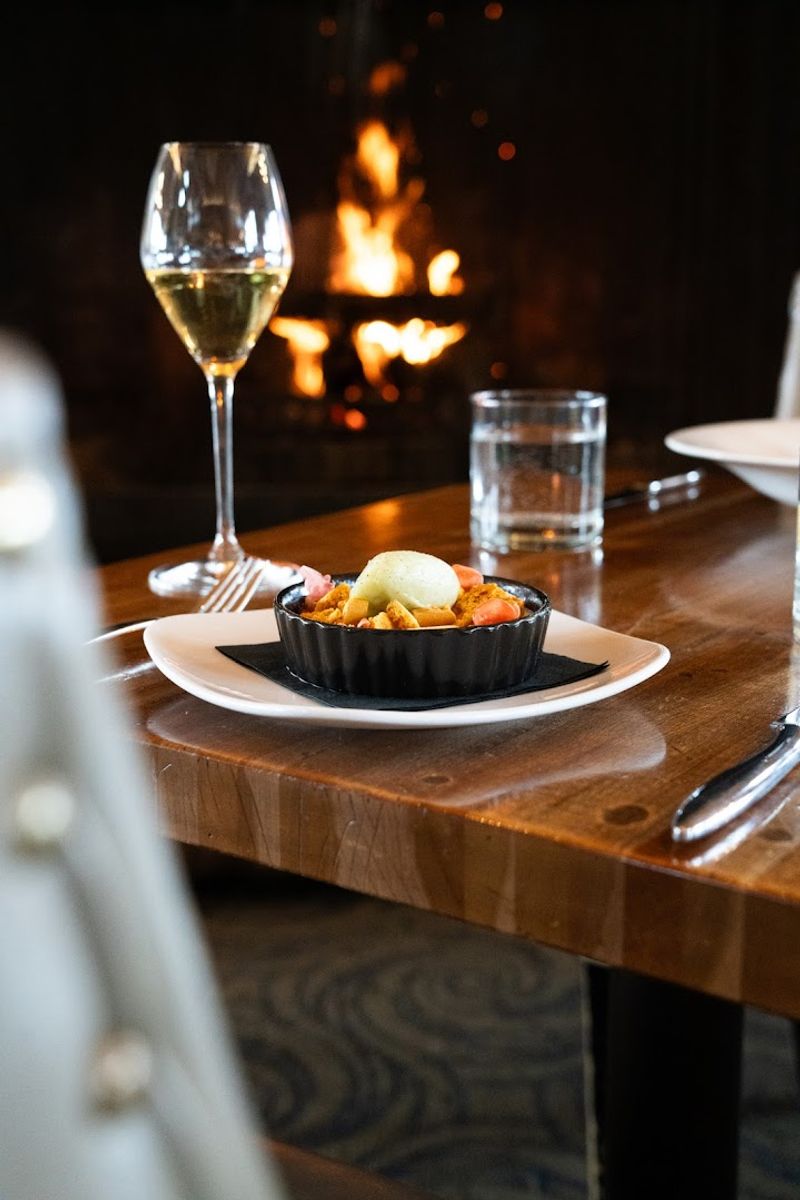 Lunch vs. Dinner: Two Very Different Experiences Lunch vs. Dinner: Two Very Different Experiences