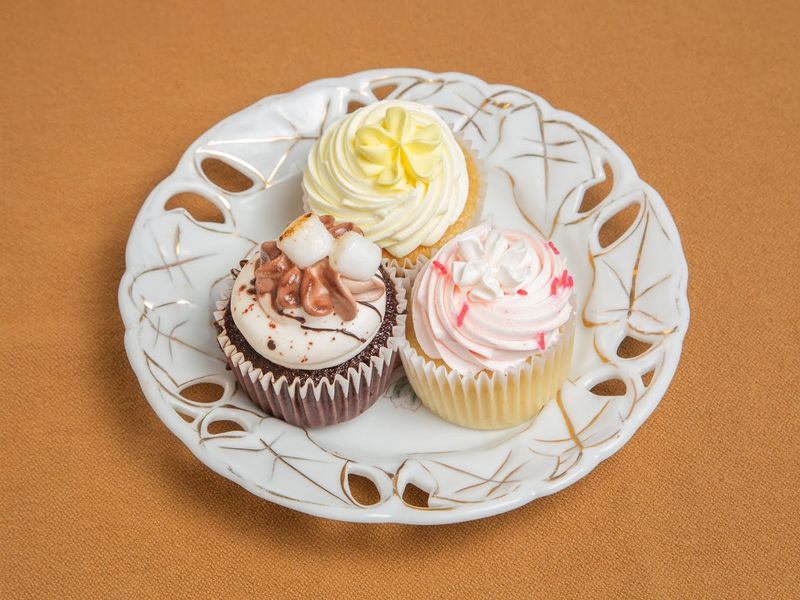 Macarons, Cupcakes, and Other Sweet Bites Macarons, Cupcakes, and Other Sweet Bites