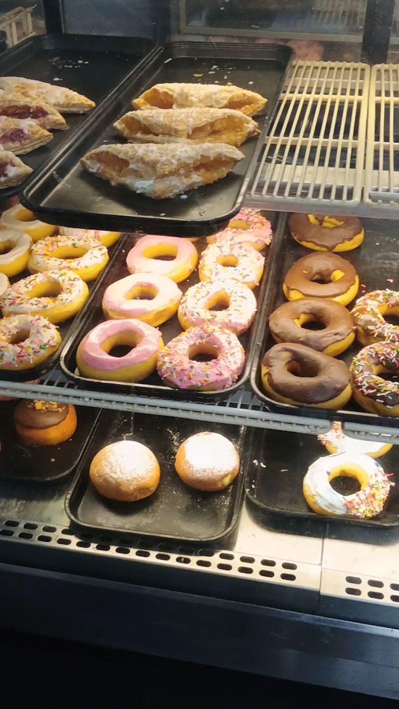 Mimi's Donuts & Bakery — Hamilton