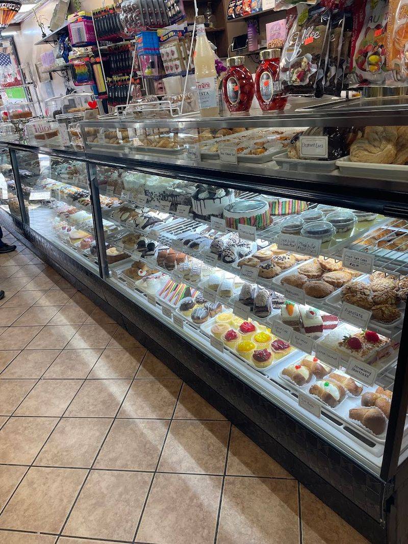 Morrone Pastry Shop & Café, Arthur Avenue, New York Morrone Pastry Shop & Café, Arthur Avenue, New York