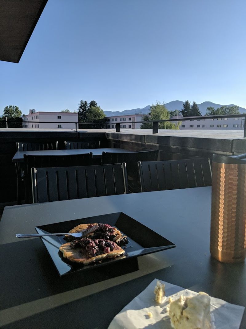 Mountain Views That Turn a Meal Into a Moment Mountain Views That Turn a Meal Into a Moment