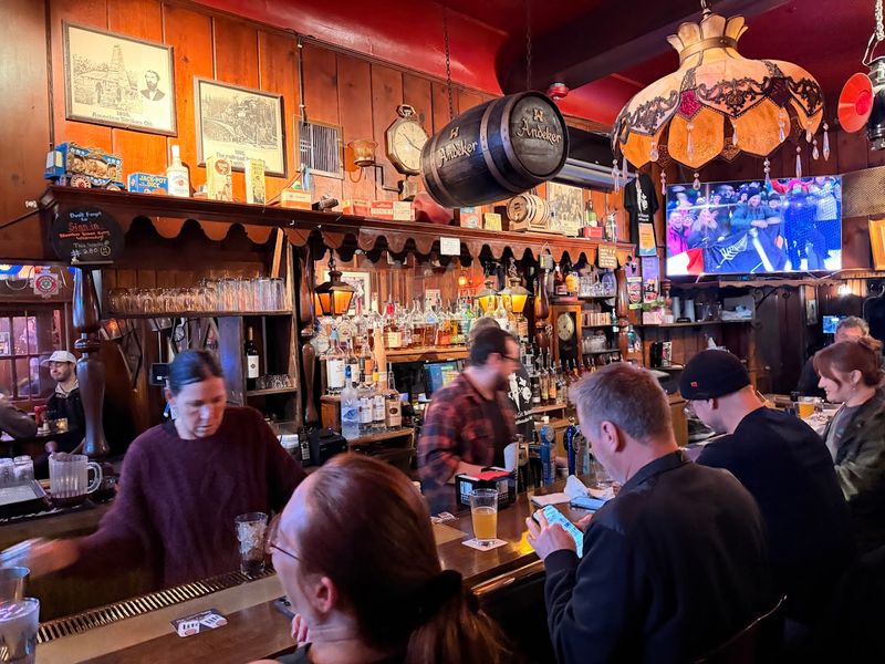 No Reservations, No Problem: How to Navigate the Wait No Reservations, No Problem: How to Navigate the Wait