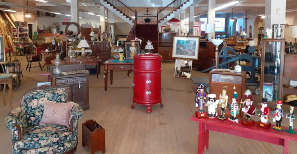 One of Oklahoma’s Biggest Flea Markets Is Packed With Deals Too Good to Pass Up