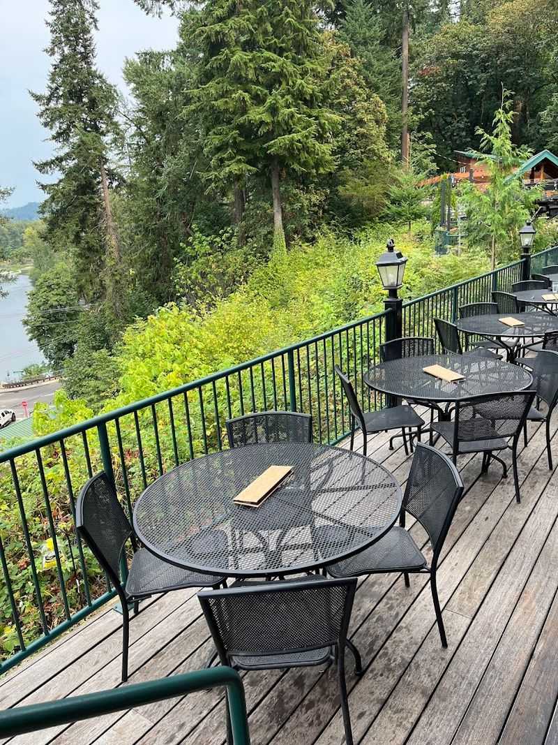 Outdoor Patio Seating and the Terrace Experience Outdoor Patio Seating and the Terrace Experience