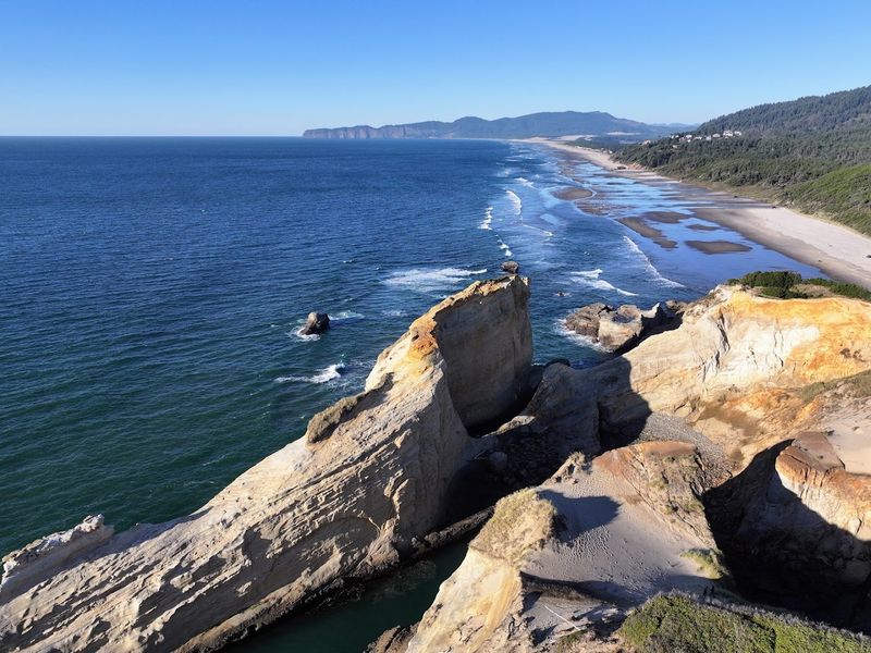 Pacific City, Oregon — Giant Dunes and Surf-Town Energy Pacific City, Oregon — Giant Dunes and Surf-Town Energy