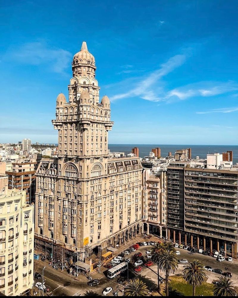 Palacio Salvo, Montevideo, Uruguay Palacio Salvo, Montevideo, Uruguay