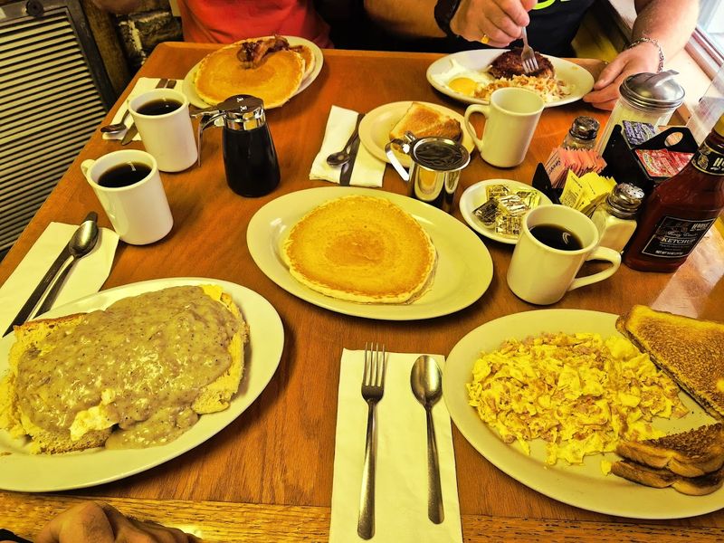 Pancakes, Omelets, and the Everyday Menu Done Right Pancakes, Omelets, and the Everyday Menu Done Right