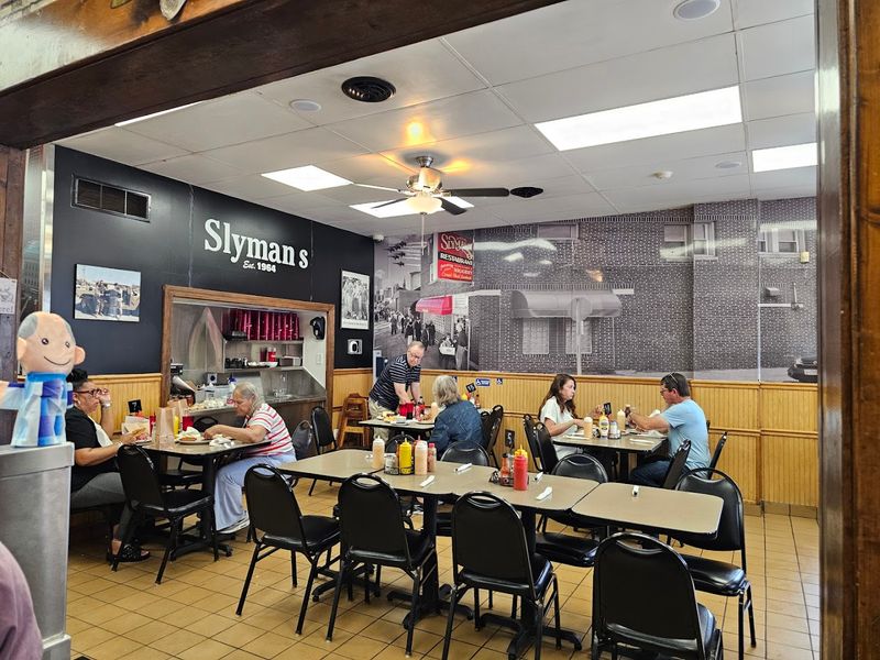 The Atmosphere Inside the Dining Room