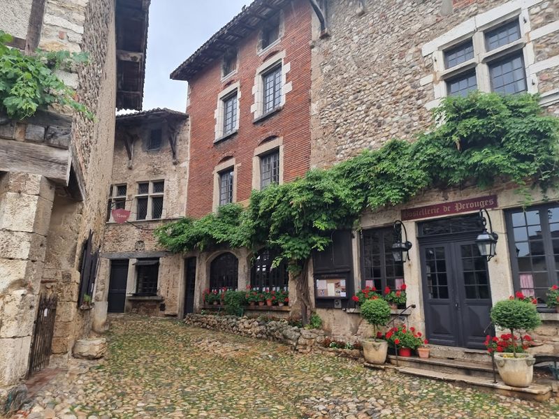 Perouges, Auvergne-Rhone-Alpes
