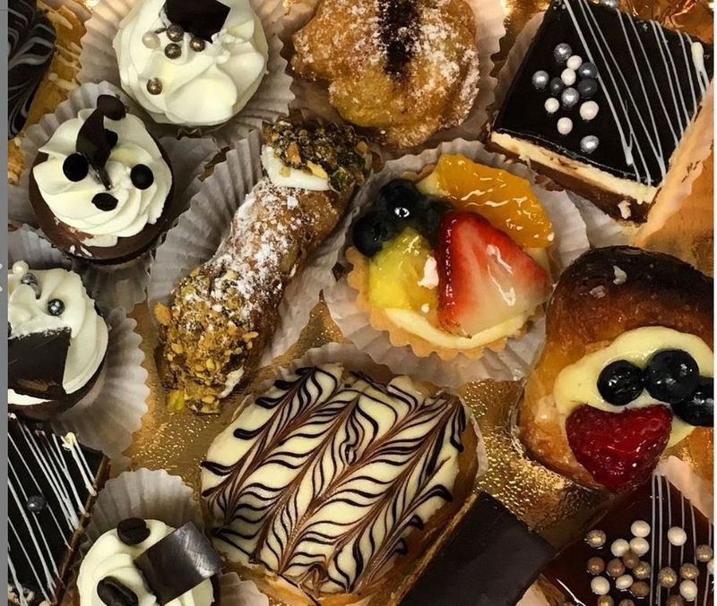 Personalized Cookies That Double as Decor