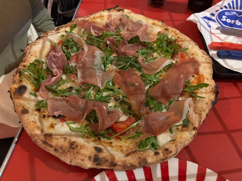 Pizzeria Gino e Toto Sorbillo, Naples, Italy