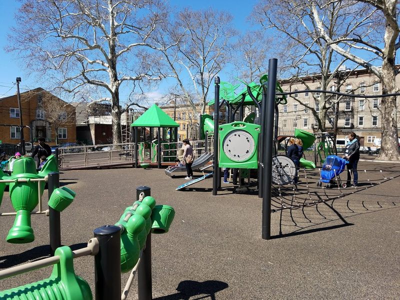 Playgrounds That Keep Kids Busy for Hours Playgrounds That Keep Kids Busy for Hours