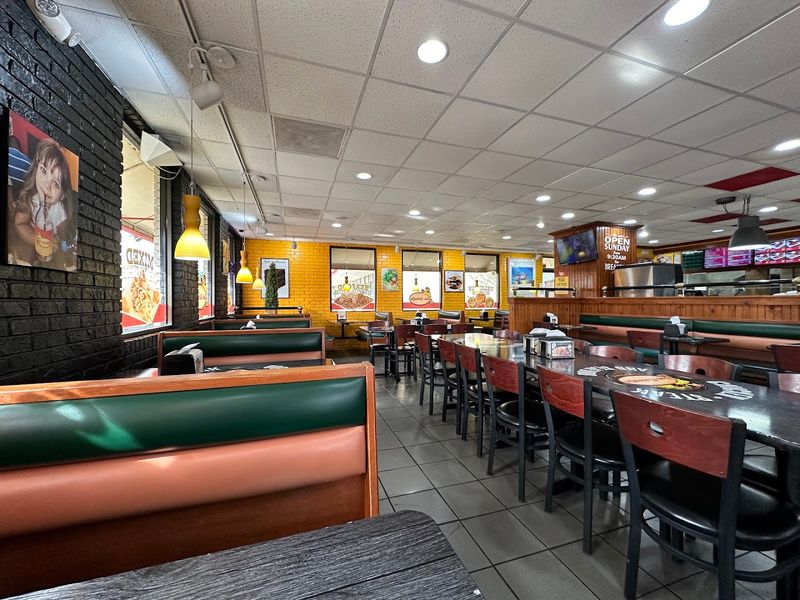 The Atmosphere Inside: Casual, Clean, and No-Fuss