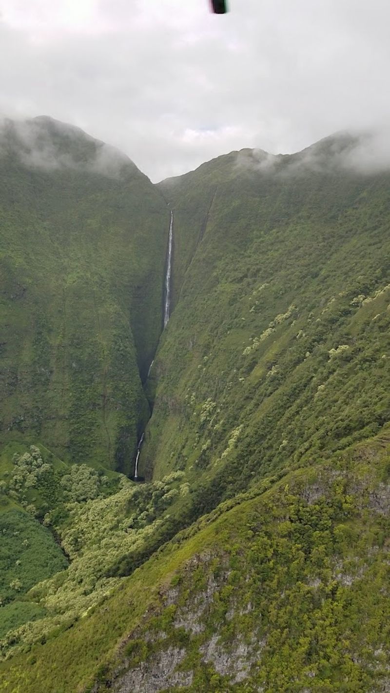 Puʻukaʻoku Falls — Molokaʻi, Hawaii Puʻukaʻoku Falls — Molokaʻi, Hawaii