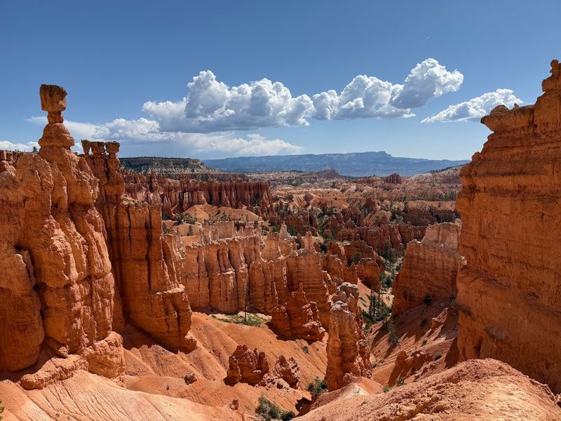 Queen's Garden and Navajo Loop - Bryce Canyon National Park, Utah