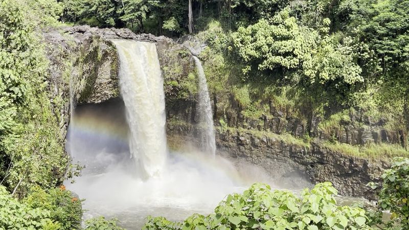 Rainbow Falls, Hawaii Rainbow Falls, Hawaii