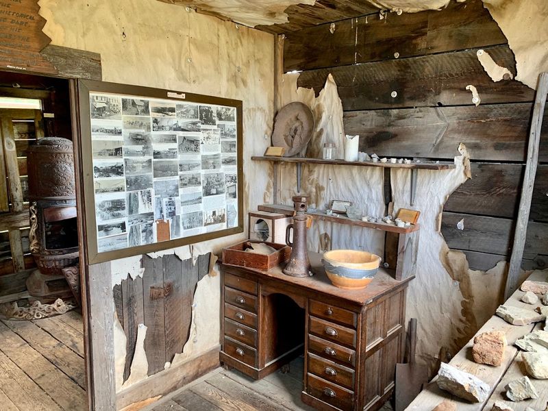 Reading the History Right Off the Walls Reading the History Right Off the Walls