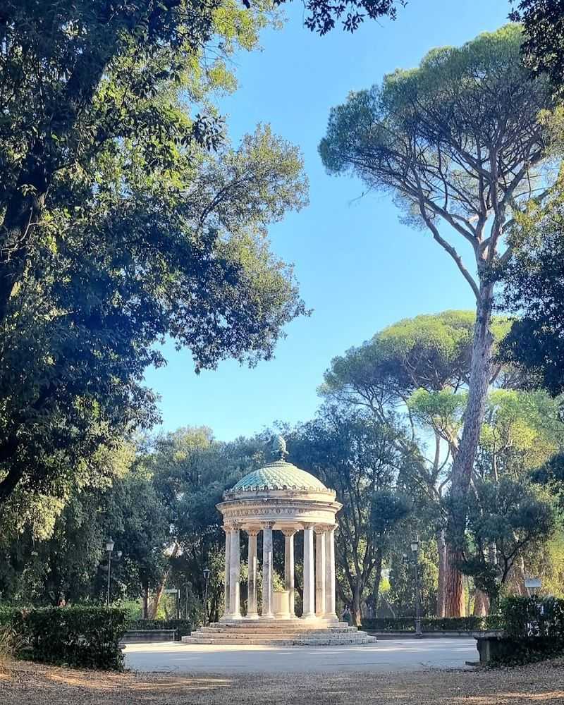 Relax in Villa Borghese Gardens Relax in Villa Borghese Gardens