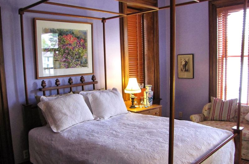 Rooms With Fireplaces and Whirlpool Baths for a Romantic Getaway