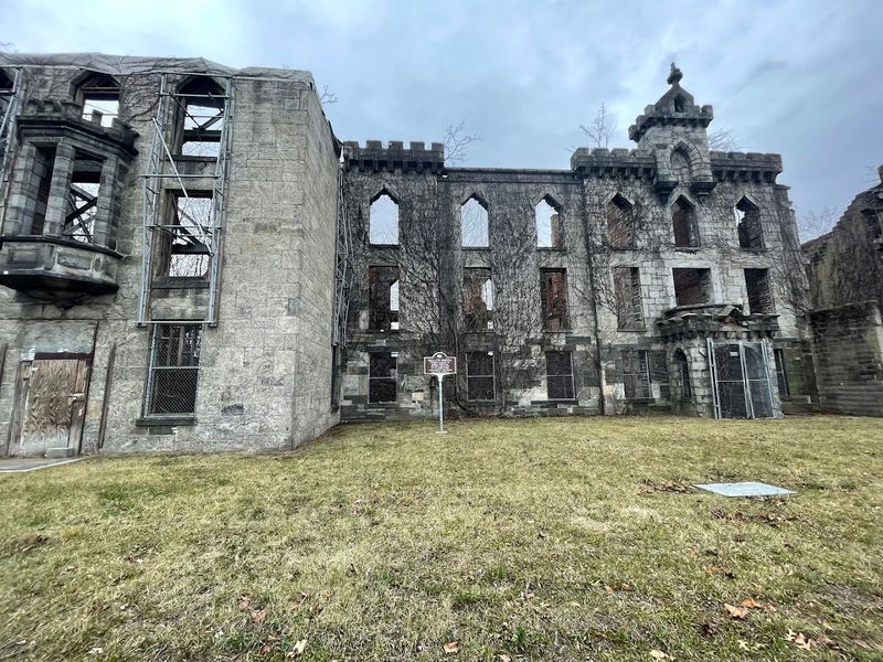 Roosevelt Island Smallpox Hospital Ruins