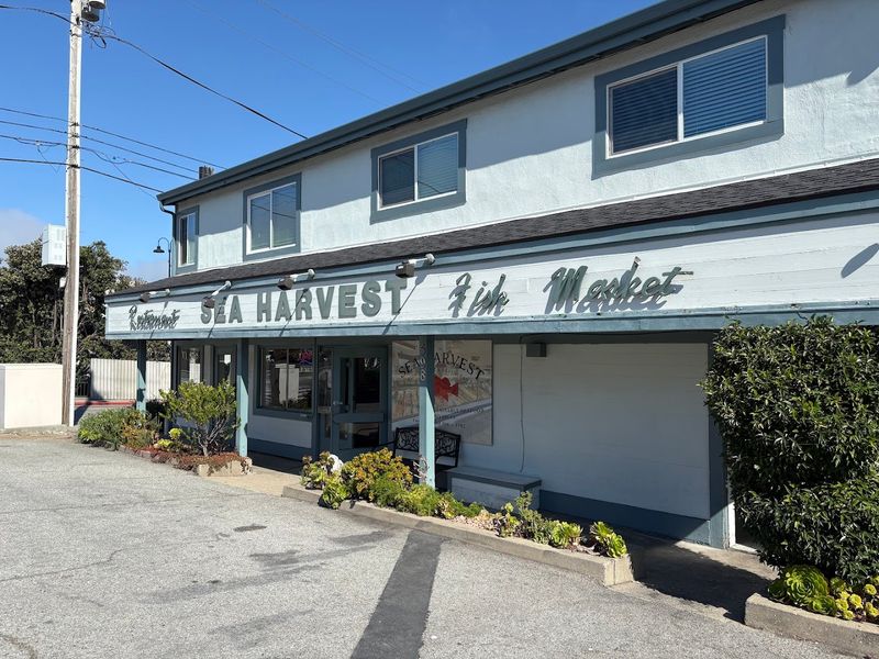 Sea Harvest Restaurant and Fish Market in Monterey