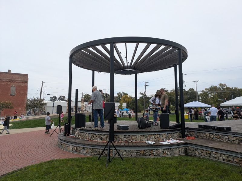 Seasonal Markets, Summer Concerts, and a Calendar Full of Community Events Seasonal Markets, Summer Concerts, and a Calendar Full of Community Events